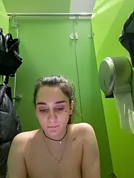 YourGirlVi naked stripping on cam for live sex video chat