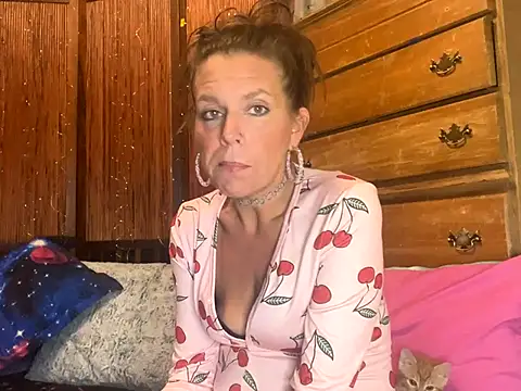 Cherrypoppns naked stripping on cam for live sex video chat