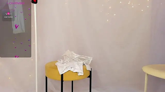 GillianGillim naked stripping on cam for live sex video chat