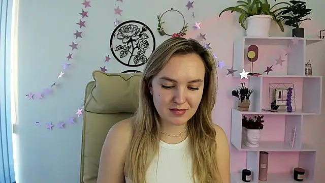 MiaLeew naked stripping on cam for live sex video chat
