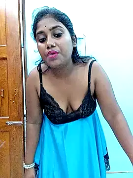 momm69momm naked stripping on cam for live sex video chat