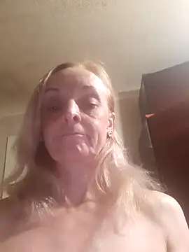 RedFox39 naked stripping on cam for live sex video chat
