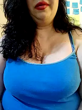 Saralove2513 naked stripping on cam for live sex video chat