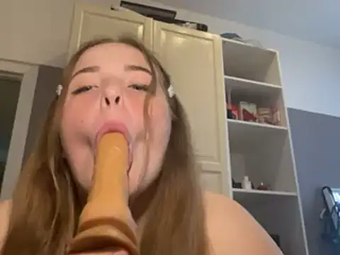 Sophiaaaksh naked stripping on cam for live sex video chat