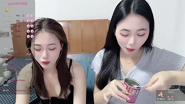 Twin-sisters naked stripping on cam for live sex video chat