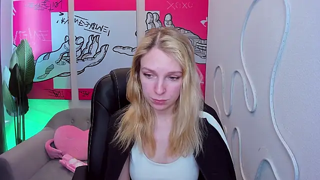 AdaHayes naked stripping on cam for live sex video chat