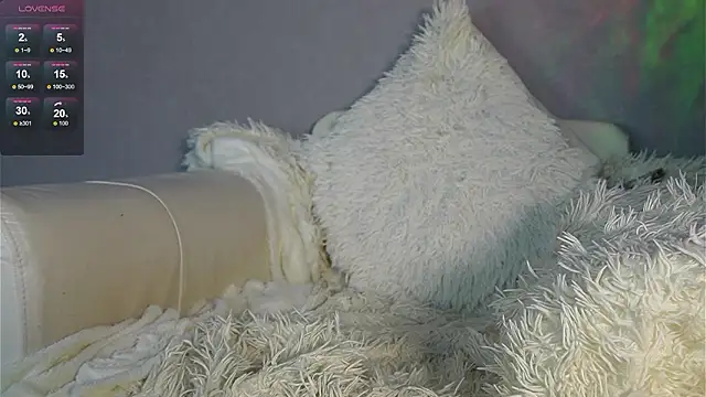 Avrilmoon naked stripping on cam for live sex video chat