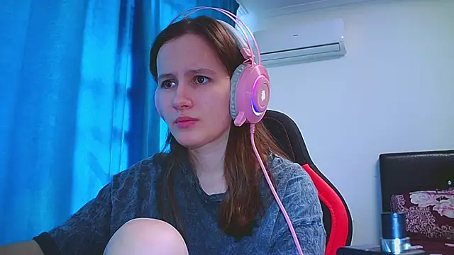 babywaifu naked stripping on cam for live sex video chat