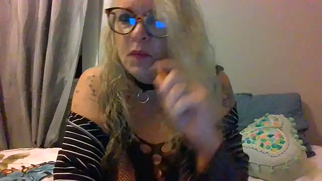 Goddesswithgreeneyes naked stripping on cam for live sex video chat