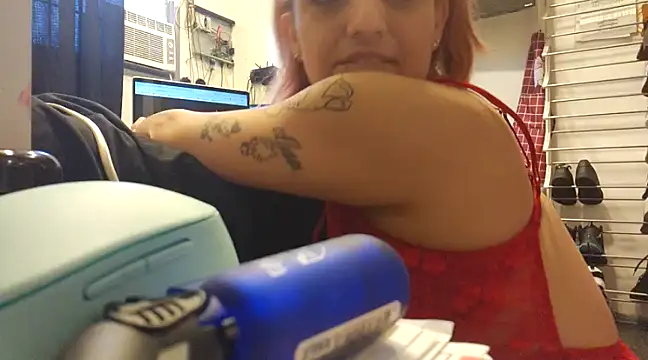 HOT_KITTY_LA naked stripping on cam for live sex video chat