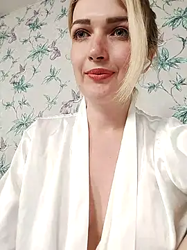 KateCrystal7 naked stripping on cam for live sex video chat