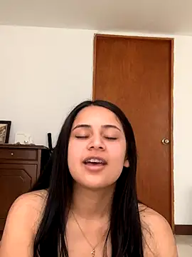 Maquita1 naked stripping on cam for live sex video chat