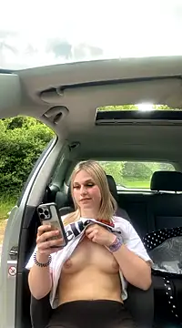 MelissaDeluxe69 naked stripping on cam for live sex video chat
