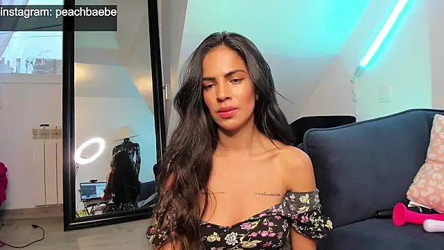 Peach-babe naked stripping on cam for live sex video chat
