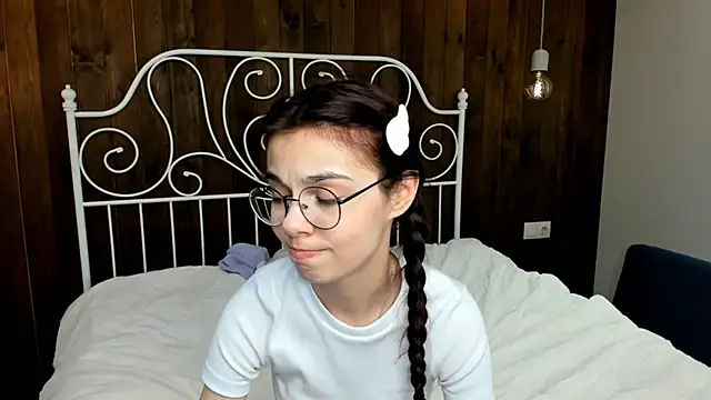 ThaisLopesv naked stripping on cam for live sex video chat