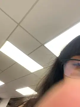 ThicBunz naked stripping on cam for live sex video chat
