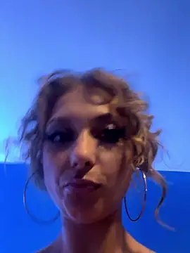 ScarletHedden naked stripping on cam for live sex video chat