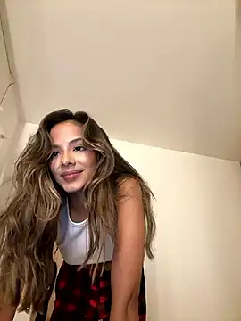 Bella_cutte_ naked stripping on cam for live sex video chat