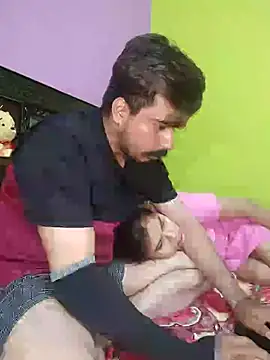 tHe_sWeEt____cOuPleS naked stripping on cam for live sex video chat
