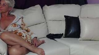 SquirtyMommy nude on adult cam in her Live Porn Chat