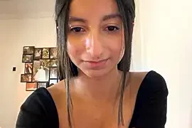 aly_golden_ naked stripping on cam for live sex video chat