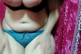 bitch-lola naked stripping on cam for live sex video chat