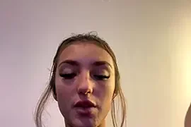 BellaaBanks naked stripping on cam for live sex video chat