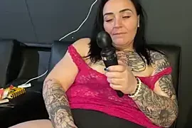 Bluntbitchbbw naked stripping on cam for live sex video chat