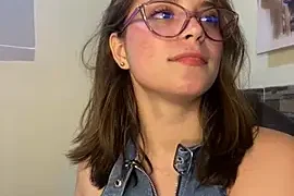 _Alice_1 naked stripping on cam for live sex video chat