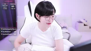 choiyuee naked stripping on cam for live sex video chat