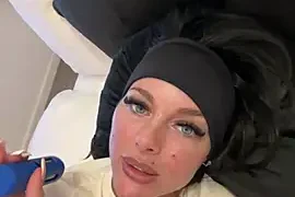 juicylucie naked stripping on cam for live sex video chat