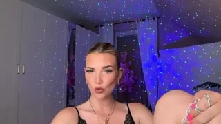 Foxy_Bite naked stripping on cam for live sex video chat