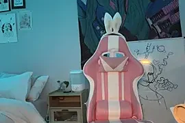BlueHoneyBaby naked stripping on cam for live sex video chat