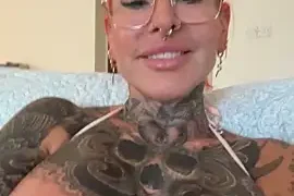 CatCoxx naked stripping on cam for live sex video chat