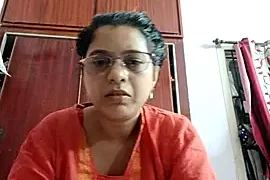 thanusi_2 naked stripping on cam for live sex video chat