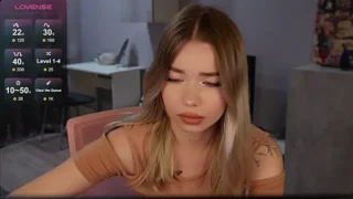 Mayyyyyyyymayyyyyy naked stripping on cam for live sex video chat