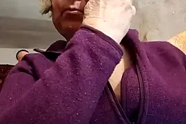 KlaudiaDarling naked stripping on cam for live sex video chat