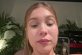 Nikii__ naked stripping on cam for live sex video chat