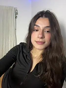 HelliRosa naked stripping on cam for live sex video chat
